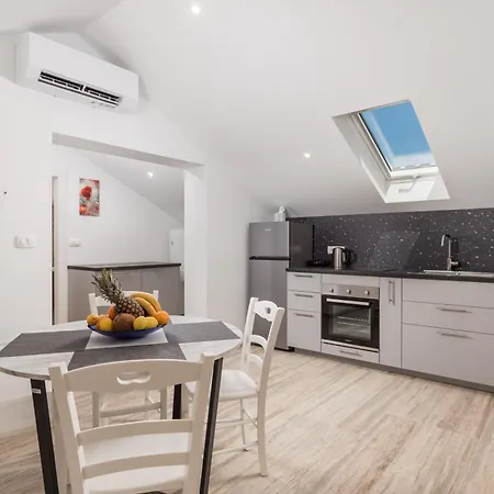 Jurina * Кастав