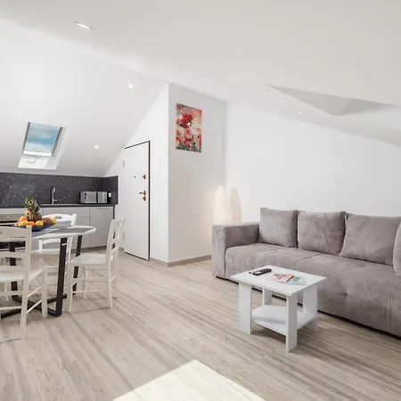 Jurina Проживание в семье *