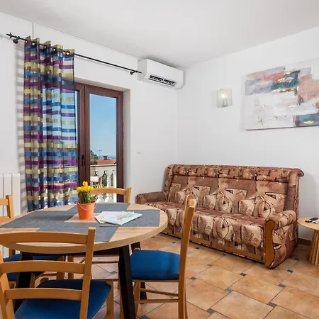 Проживание в семье Jurina *